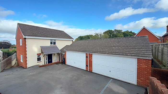 3 Bedroom Detached House For Sale In Hill Head Close, Glastonbury, BA6