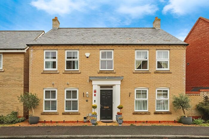 4 Bedroom Detached House For Sale In Lannesbury Crescent, St. Neots, PE19