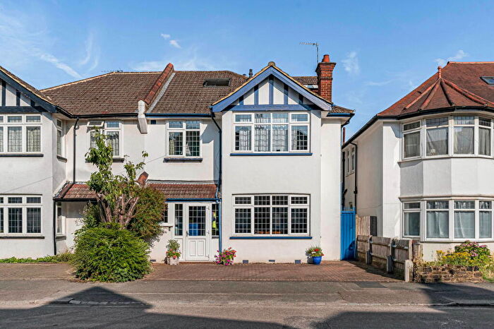 5 Bedroom Semi-Detached House For Sale In Tirlemont Road, South Croydon, CR2