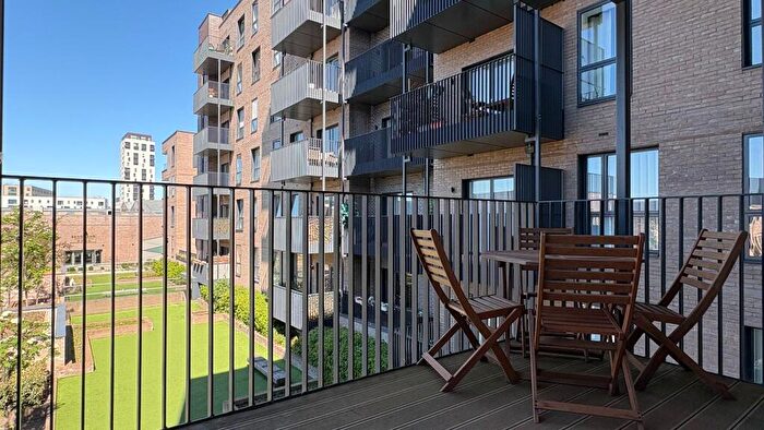 2 Bedroom Apartment To Rent In Edgware Road, London, NW9