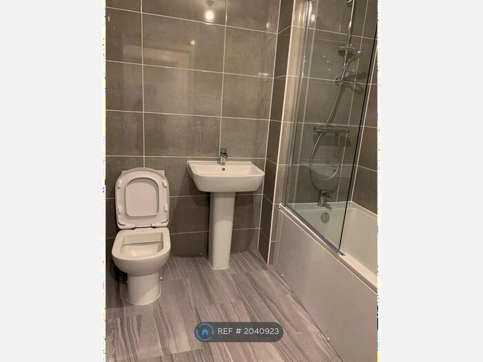 5 Bedroom Semi-Detached House To Rent In Pioneer Way, Bicester, OX26