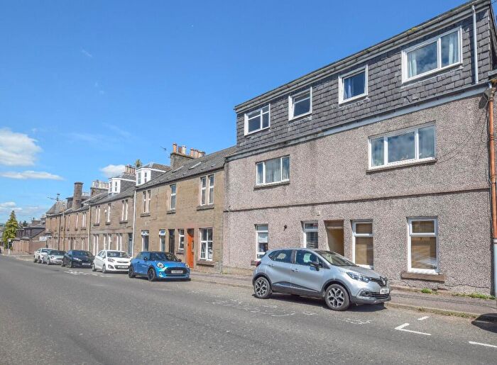 3 Bedroom Flat To Rent In North Street, Forfar, Angus, DD8