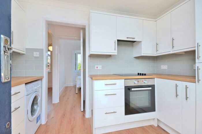 1 Bedroom Apartment To Rent In St Leonards Court, St Leonards Road, East Sheen, SW14