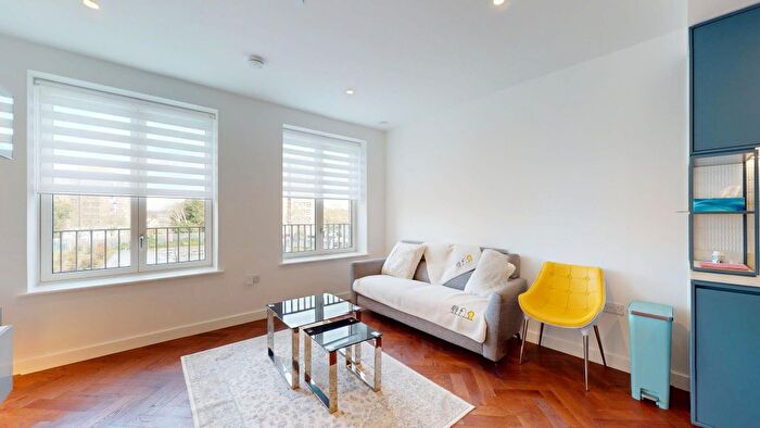 2 Bedroom Flat To Rent In Ribbon Lane, London, NW2