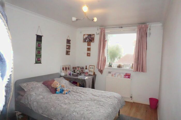 2 Bedroom Flat To Rent In Oldridge Road, London, SW12
