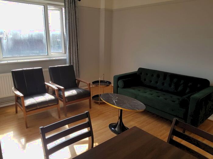 4 Bedroom Flat To Rent In Four Bedroom Flat, Denmark Hill Estate, London, SE5