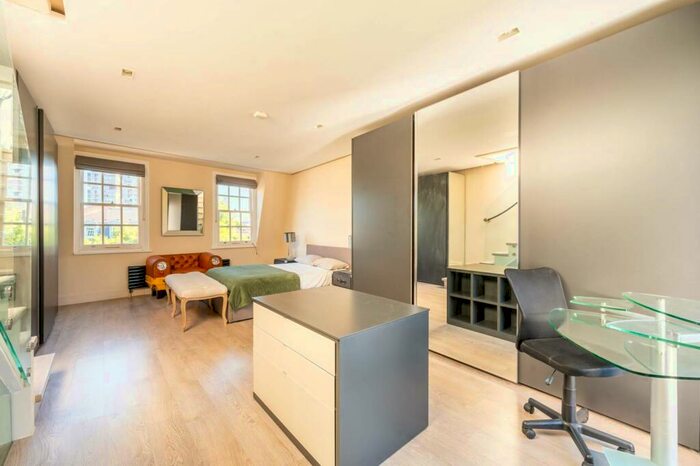 4 Bedroom Terraced House To Rent In Battersea Square, Battersea Square, London, SW11