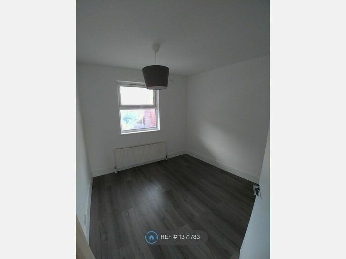 2 Bedroom Flat To Rent In Howard Mansions, London, E17