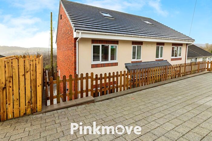 4 Bedroom Semi-detached House For Sale In Tudor Crescent, Rogerstone, Newport, NP10