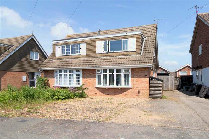 3 Bedroom Semi-Detached House To Rent In Silverdale Grove, Rushden, NN10