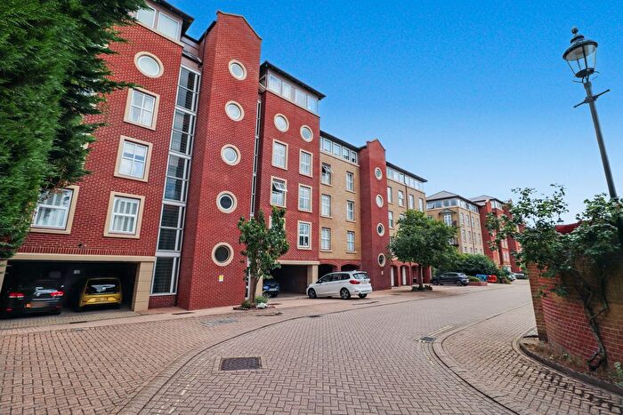 3 Bedroom Flat To Rent In Andes Close, Southampton, SO14