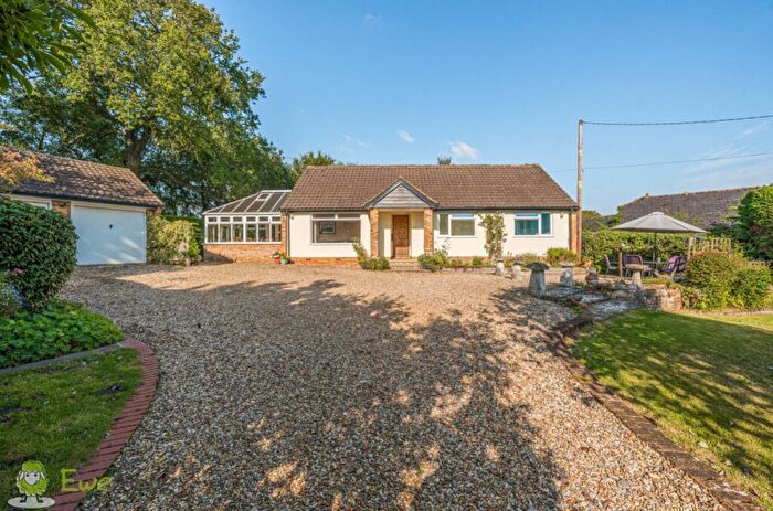 4 Bedroom Detached House For Sale In Hollybush Lane, West Heath, Baughurst, Tadley, RG26