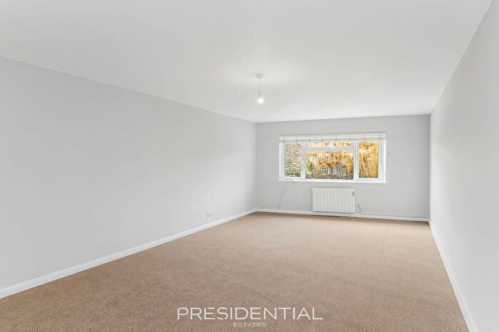 2 Bedroom Flat For Sale In Petersen Court Lower Road, Loughton, IG10