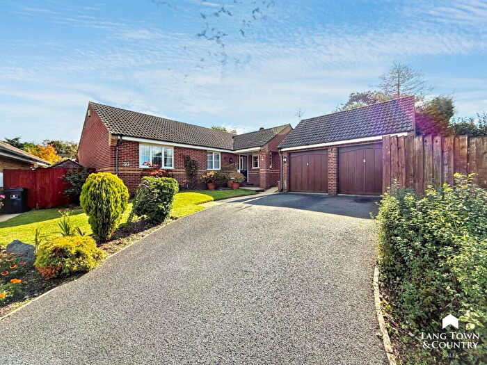 3 Bedroom Detached Bungalow For Sale In Candish Drive, Elburton, Plymouth, PL9