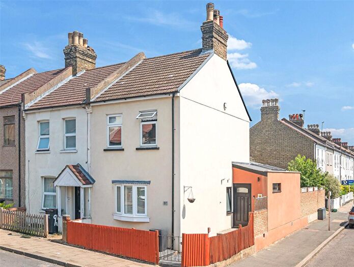 2 Bedroom End Of Terrace House To Rent In Canon Road, Bromley, BR1