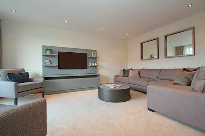 2 Bedroom Flat To Rent In Ennismore Gardens, Knightsbridge, London, SW7