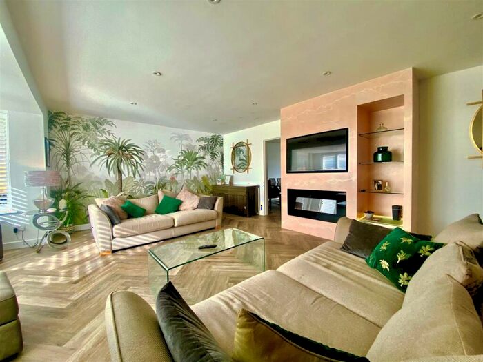 5 Bedroom Detached House To Rent In Marine Crescent, Goring-By-Sea, BN12