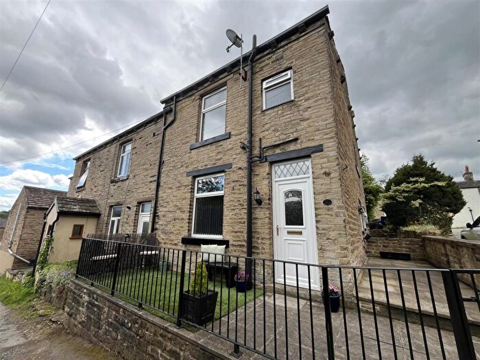 1 Bedroom End Of Terrace House For Sale In New Street, Oakenshaw, Bradford, BD12