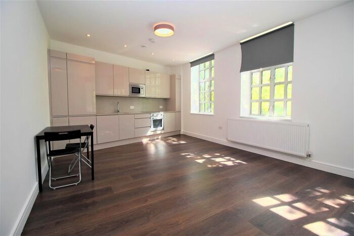 1 Bedroom Flat To Rent In The Parade, High Street, Watford, WD17