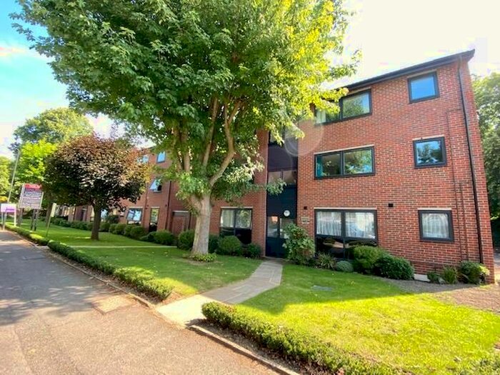 1 Bedroom Flat To Rent In Ray Park Avenue, Maidenhead, SL6