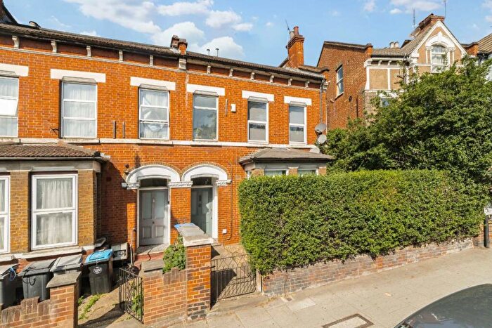 2 Bedroom Flat For Sale In Station Road, Willesden Junction, NW10