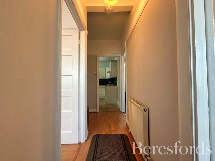 3 Bedroom Bungalow For Sale In Alma Avenue, Hornchurch, RM12