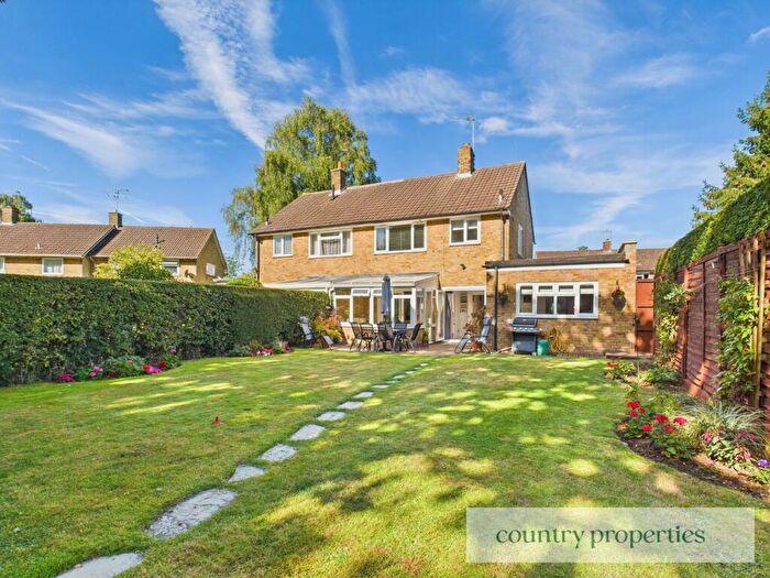 3 Bedroom Semi-Detached House For Sale In Thistle Grove, Welwyn Garden City, AL7