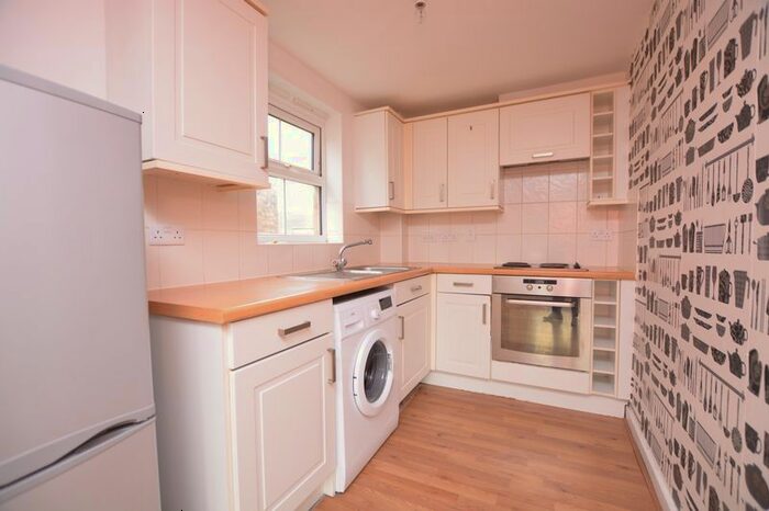 2 Bedroom Flat To Rent In Rutland Avenue, Slough, SL1