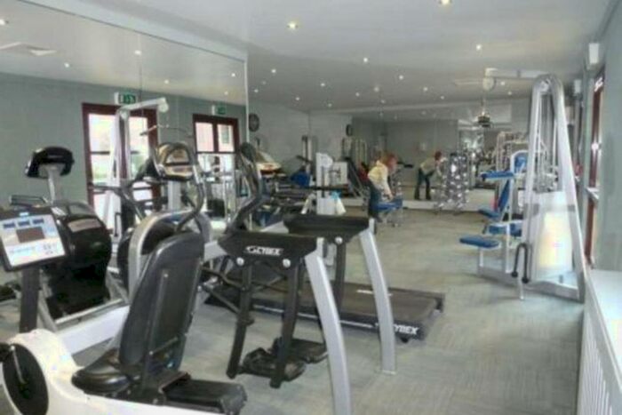 2 Bedroom Flat To Rent In Brompton Park Crsecent, Fulham, SW6