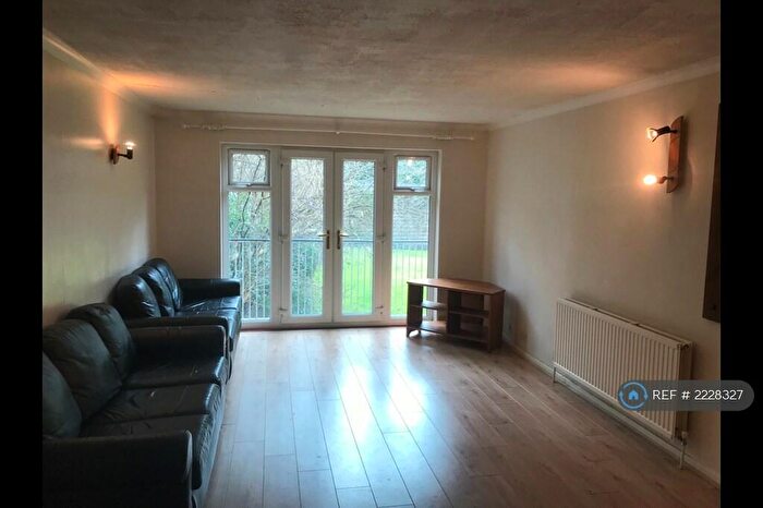 2 Bedroom Flat To Rent In Knightswood Court, London, N6
