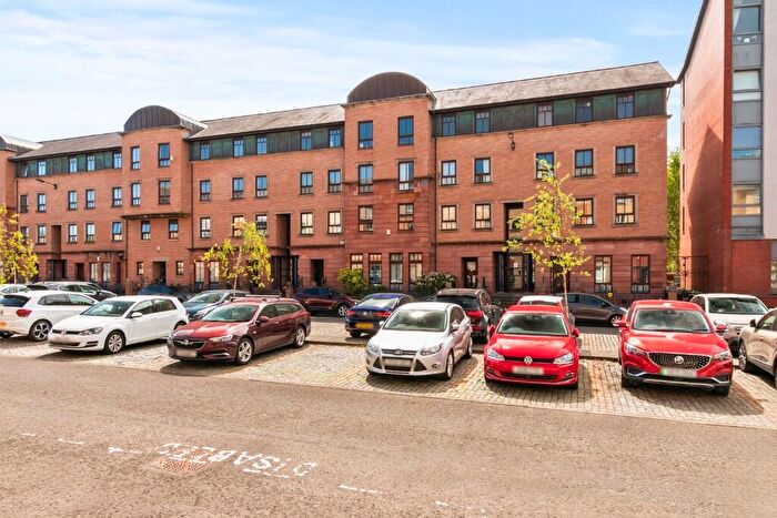 2 Bedroom Apartment To Rent In Errol Gardens, Glasgow, G5
