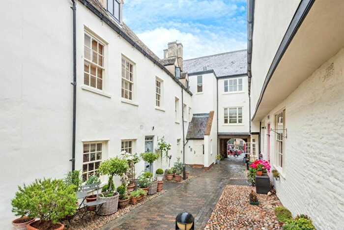 2 Bedroom Town House For Sale In High Street, Chipping Norton, OX7