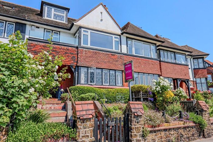 2 Bedroom Flat For Sale In Grand Parade, Leigh-On-Sea, SS9