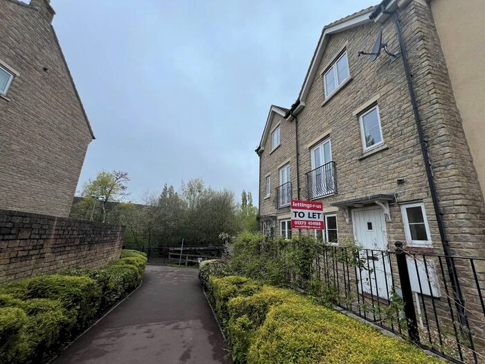 4 Bedroom Property To Rent In River Walk, Frome, Somerset, BA11
