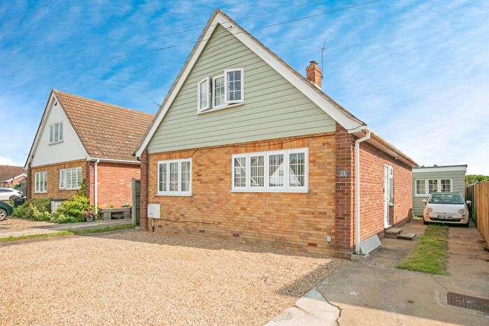 4 Bedroom Bungalow For Sale In Hazelwood Crescent, Little Clacton, Clacton-On-Sea, CO16