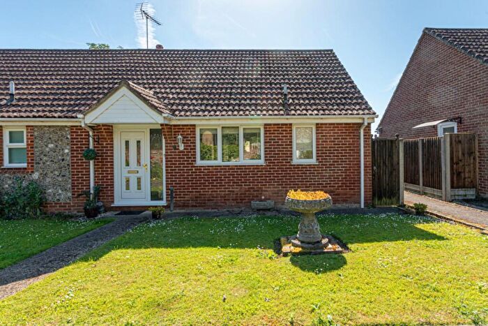 1 Bedroom Bungalow For Sale In Preston Park, Faversham, Kent, ME13