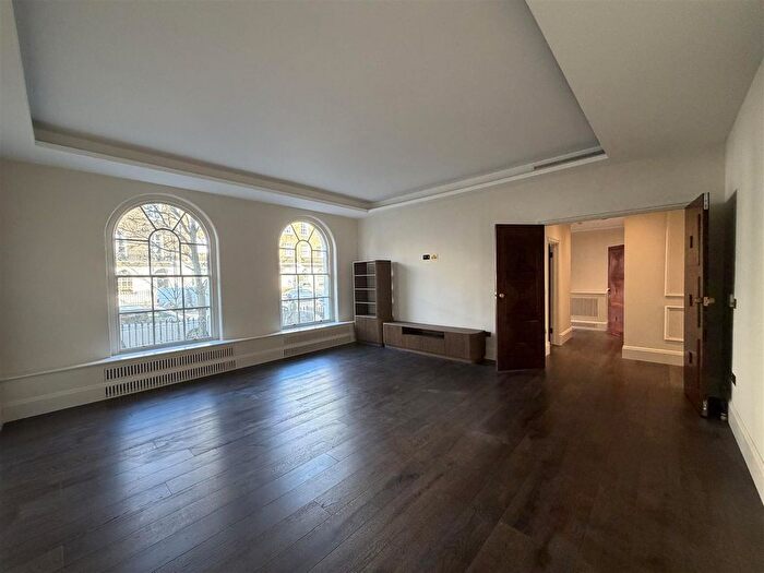 3 Bedroom Flat To Rent In Cliveden Place, London, SW1W
