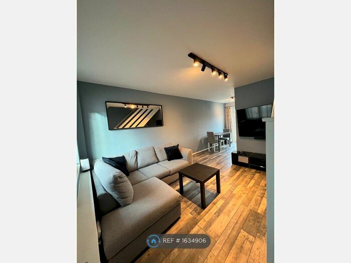 2 Bedroom Terraced House To Rent In Monnow Road, London, SE1