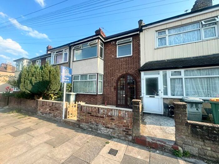 3 Bedroom Terraced House To Rent In Tunmarsh Lane, London, E13