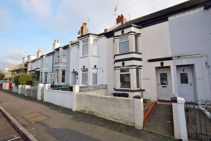 3 Bedroom Terraced House To Rent In Hawthorn Road, Bognor Regis, West Sussex, PO21