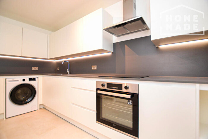 4 Bedroom Flat To Rent In Digby Works, E9