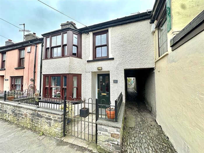 3 Bedroom Property For Sale In Chapel Street, Tregaron, SY25