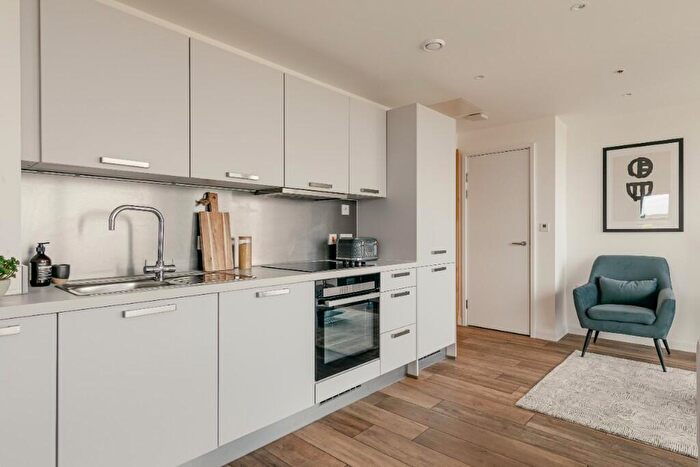 1 Bedroom Flat To Rent In Queen Street, Maidenhead, Berkshire, SL6