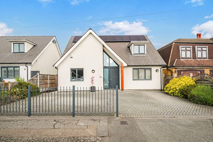 5 Bedroom Detached House For Sale In Poole Road, Hornchurch, RM11