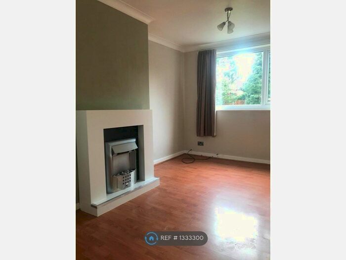 2 Bedroom Semi-Detached House To Rent In Kingsway, Dukinfield, SK16