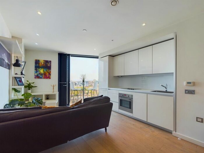 Studio To Rent In Walworth Road, London, SE1