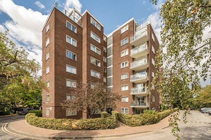 2 Bedroom Flat For Sale In Hillcrest Road, Ealing, W5