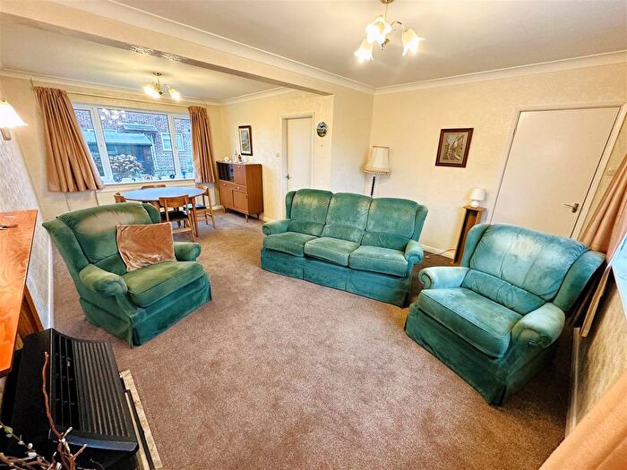 5 Bedroom Semi-Detached House For Sale In Springfield, Howden, Goole, DN14