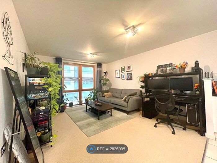 2 Bedroom Flat To Rent In Sweetman Place, Bristol, BS2