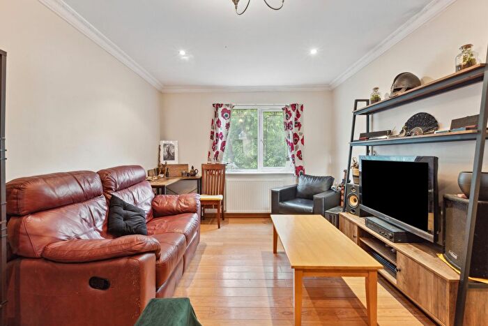 1 Bedroom Flat To Rent In Batten Street, Battersea Park, SW11